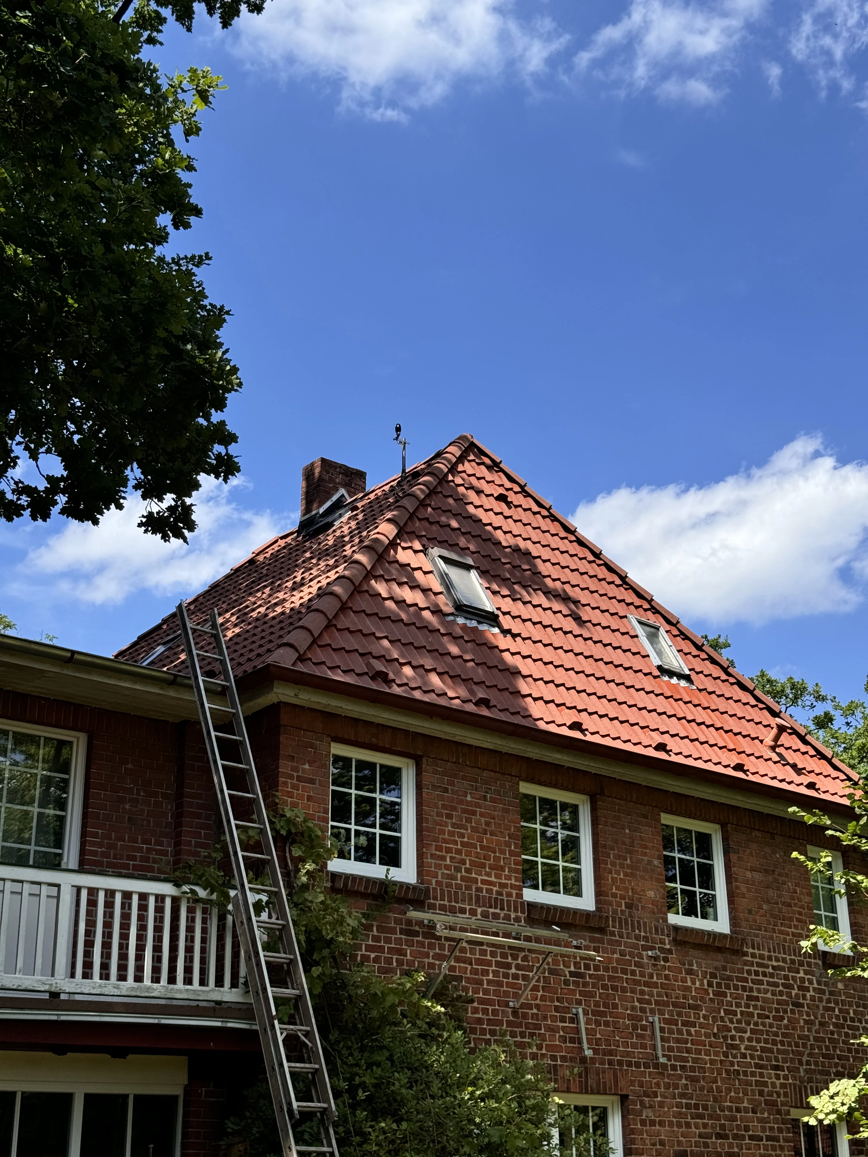 Dachreinigung Dach wie neu Hamburg Profi – KIELS. Gebäudeservice Hamburg